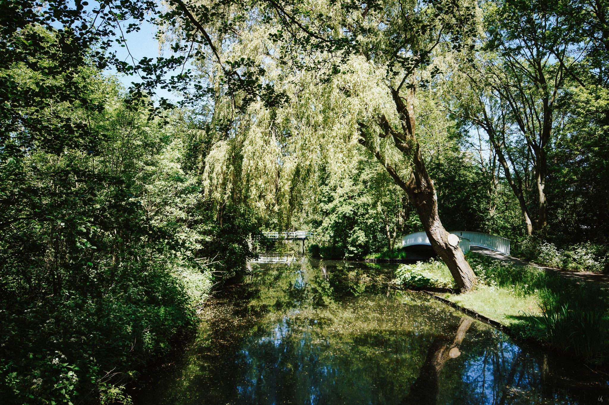 Kanal in einem Park